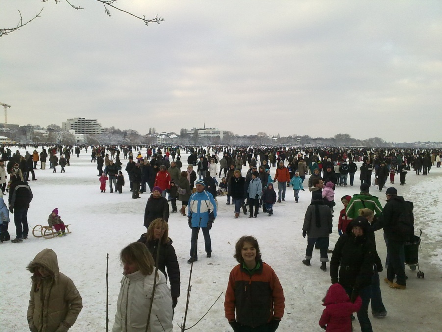 Many people walking on Outer Alster lake