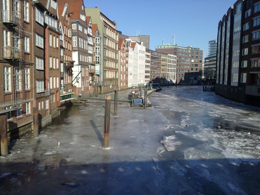 Nikolaifleet channel in winter