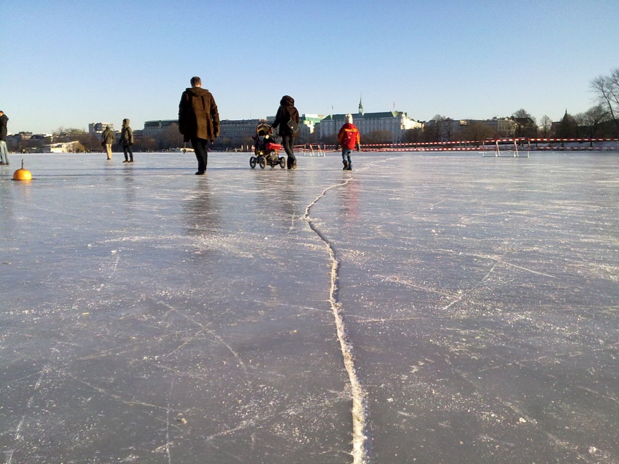 Outer Alster lake in winter 3